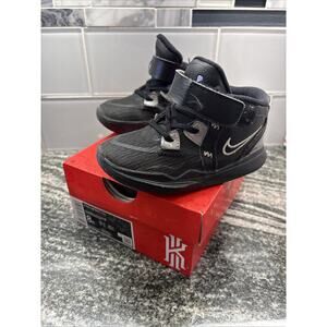 Nike Kyrie Infinity Black Silver Athletic Shoe Sneakers DD0333-005 Kids Size 8c